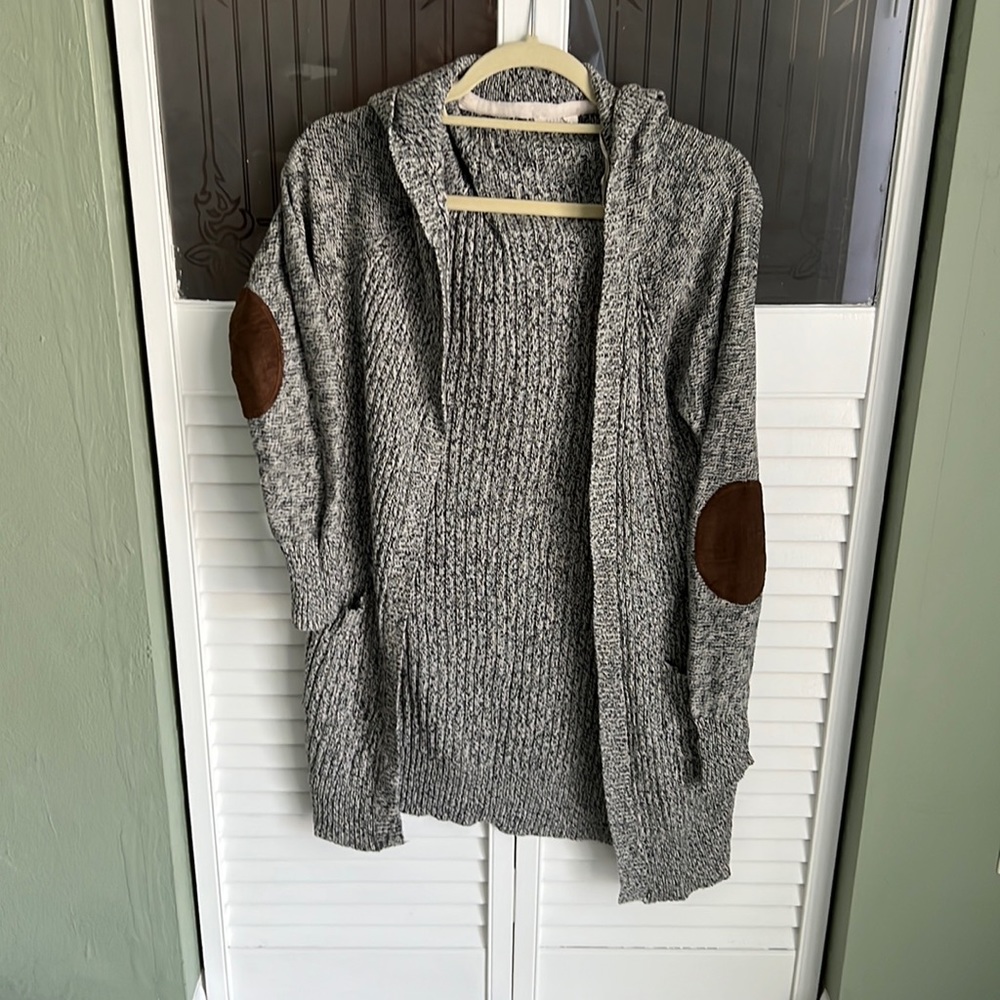Cute heather grey fall cardigan with hood, pockets, and elbow patches size small